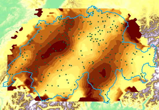 Resultat einer Kriging-Interpolation                     mit Schweizer Niederschlagsmesswerten, hier sind keine Höfe zu                     beobachten, denn das Kriging-System „kennt“ räumliche Zusammenhänge. Diese                     Informationen bezieht es aus dem Variogramm